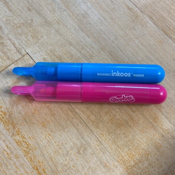 🌺 SHOPKINS Color n' Go D'lish Donut
Colouring Pillow - Picture 5 of 7